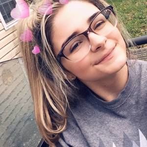 Meet your Posher, Alexis